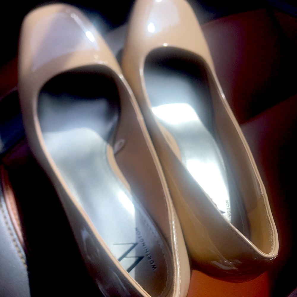 Women’s Worthington Pumps. Size 9.5. Barely worn. Excellent condition.